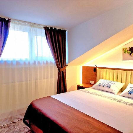 Stay Inn Rediu Valea Lupului  Buitenkant foto