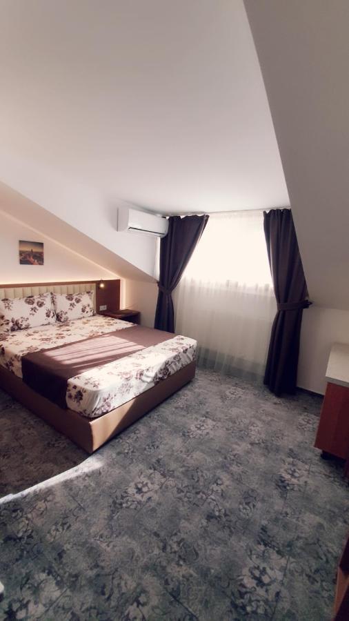 Stay Inn Rediu Valea Lupului  Buitenkant foto