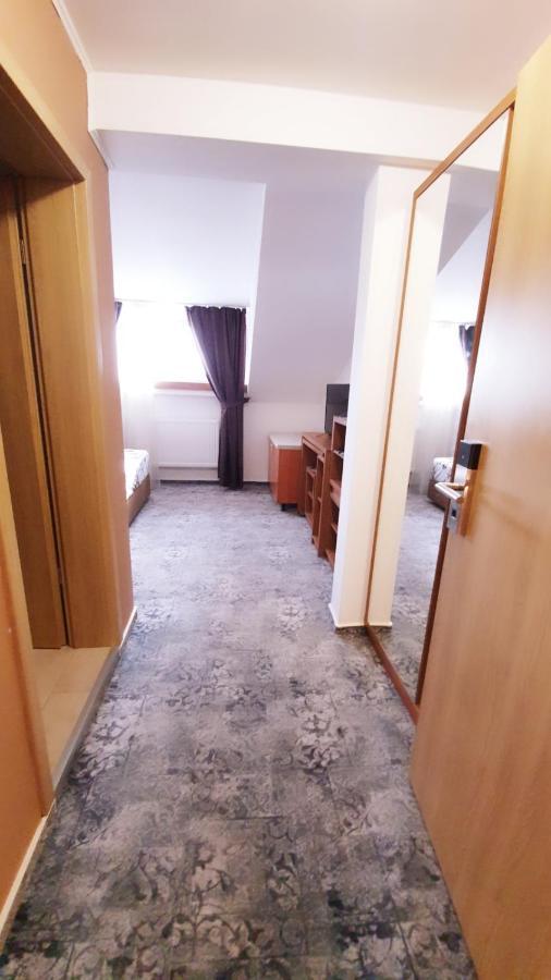 Stay Inn Rediu Valea Lupului  Buitenkant foto