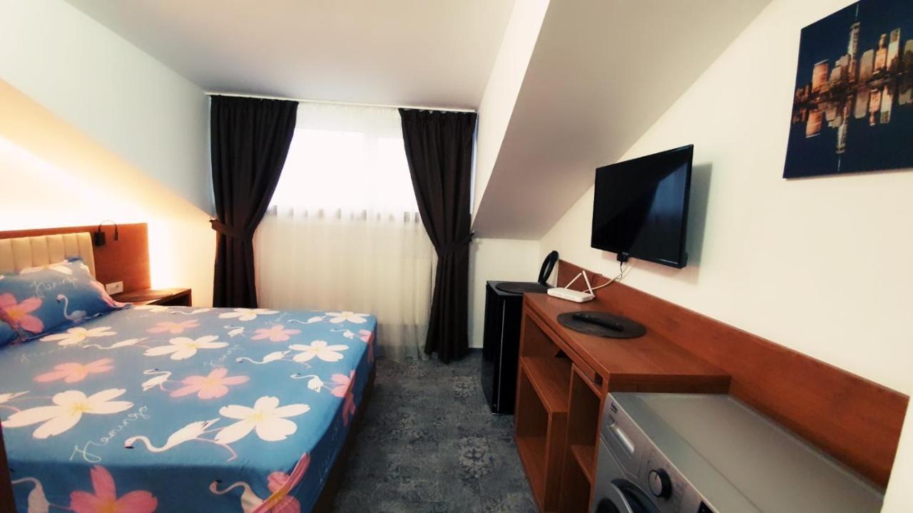 Stay Inn Rediu Valea Lupului  Buitenkant foto