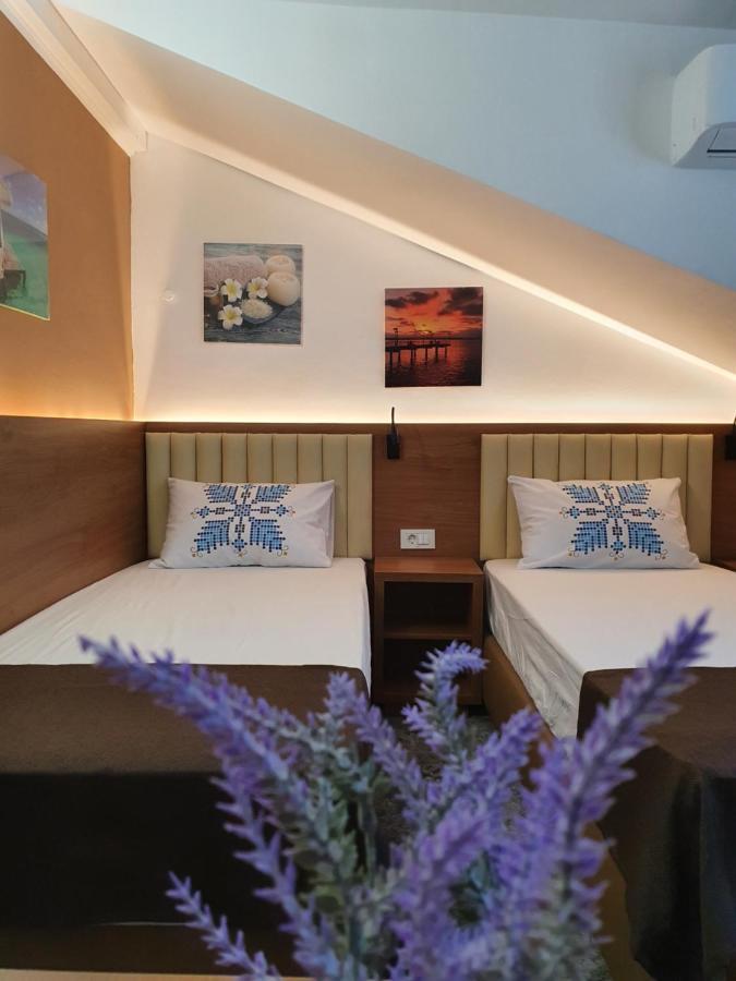 Stay Inn Rediu Valea Lupului  Buitenkant foto