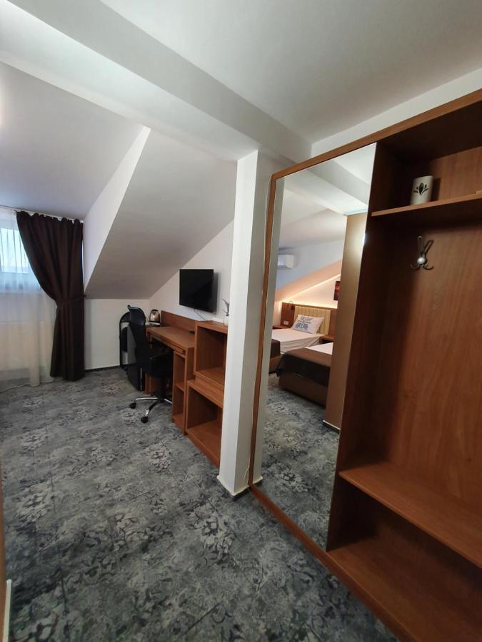 Stay Inn Rediu Valea Lupului  Buitenkant foto