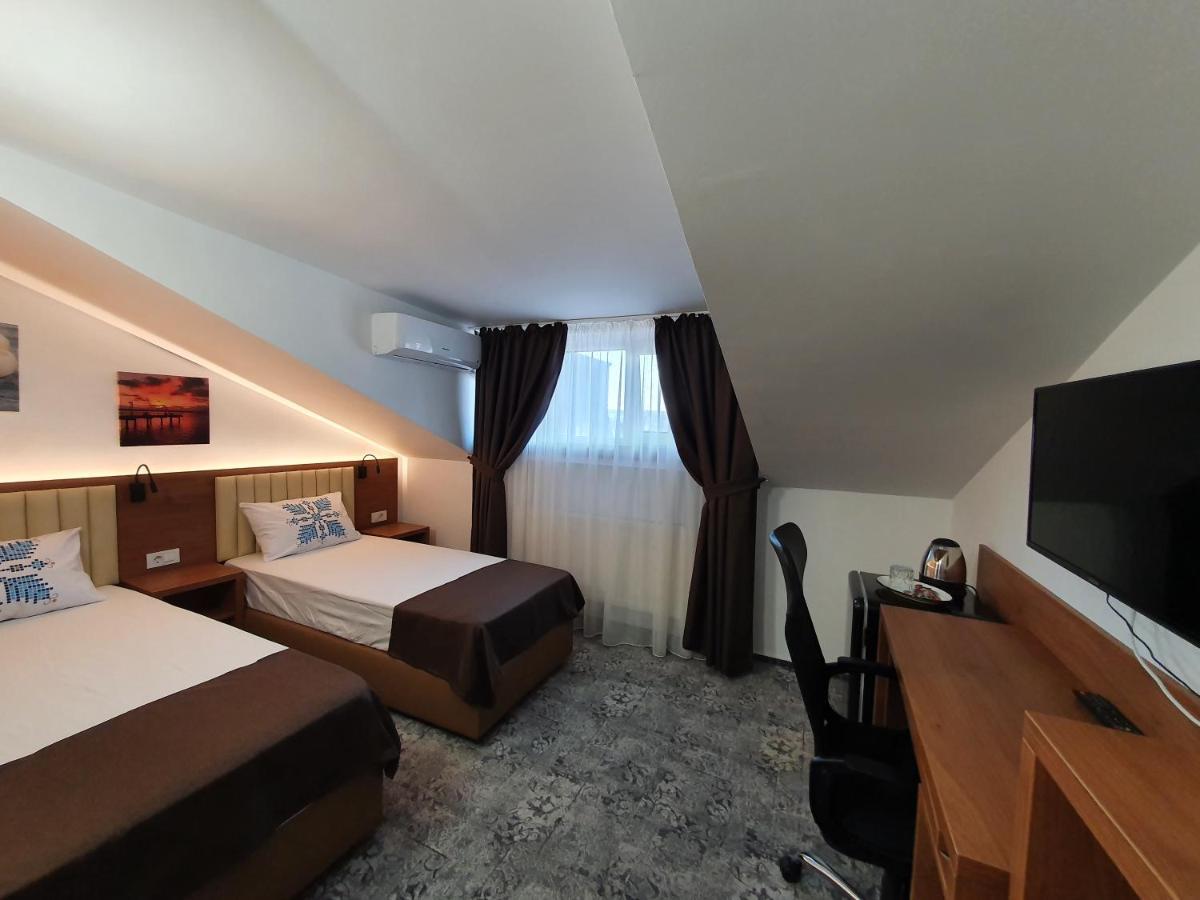Stay Inn Rediu Valea Lupului  Buitenkant foto