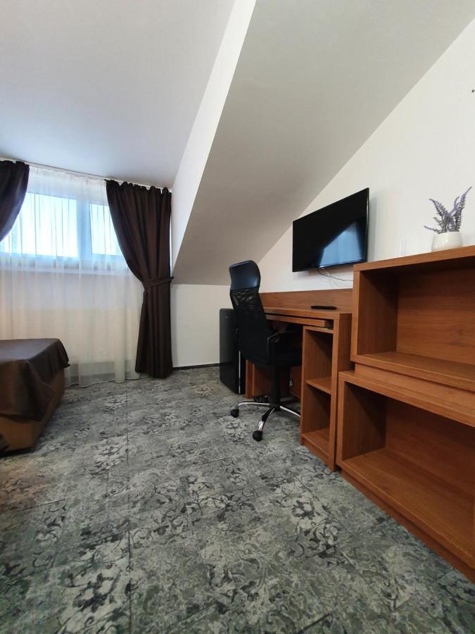 Stay Inn Rediu Valea Lupului  Buitenkant foto