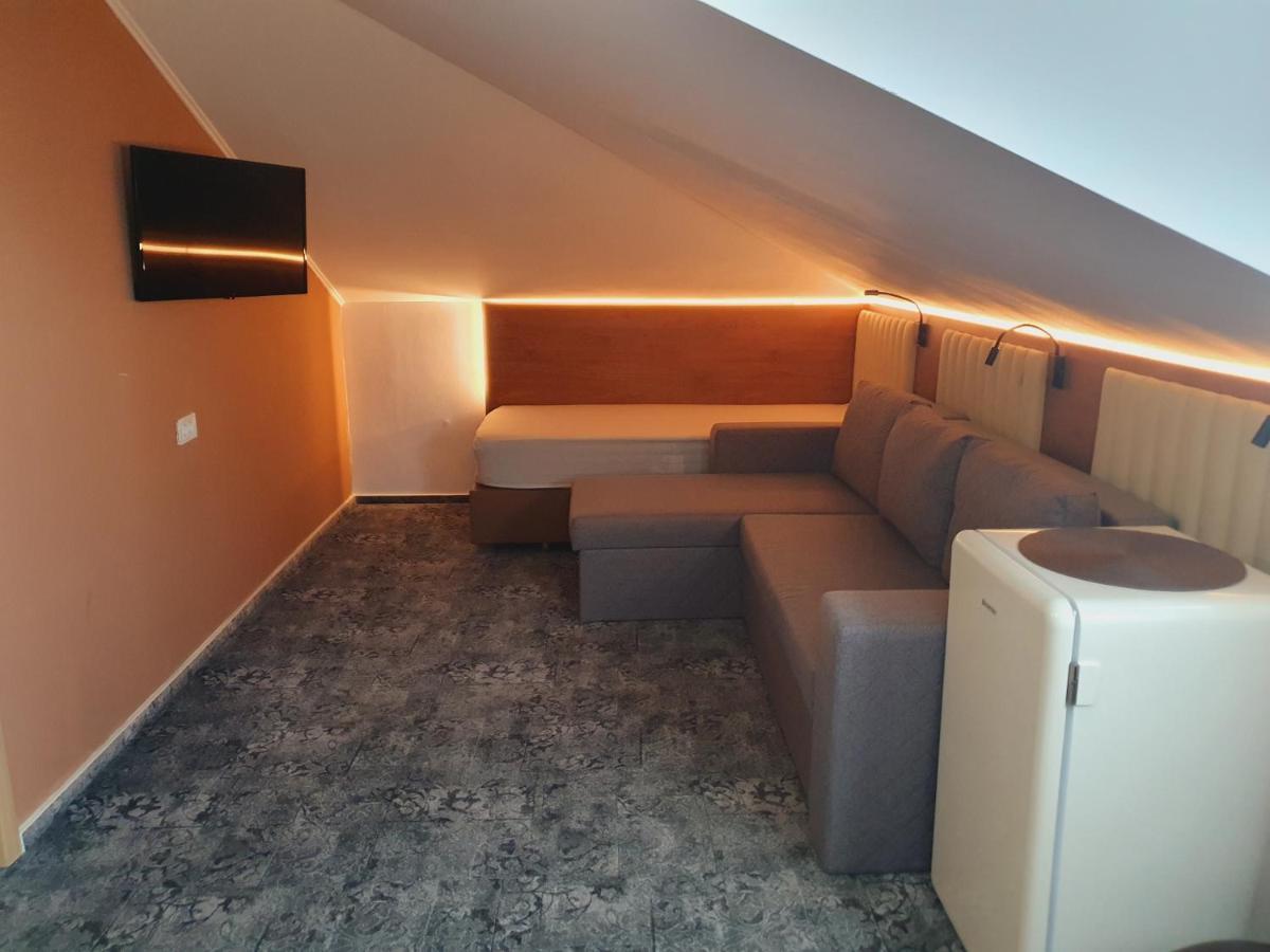 Stay Inn Rediu Valea Lupului  Buitenkant foto