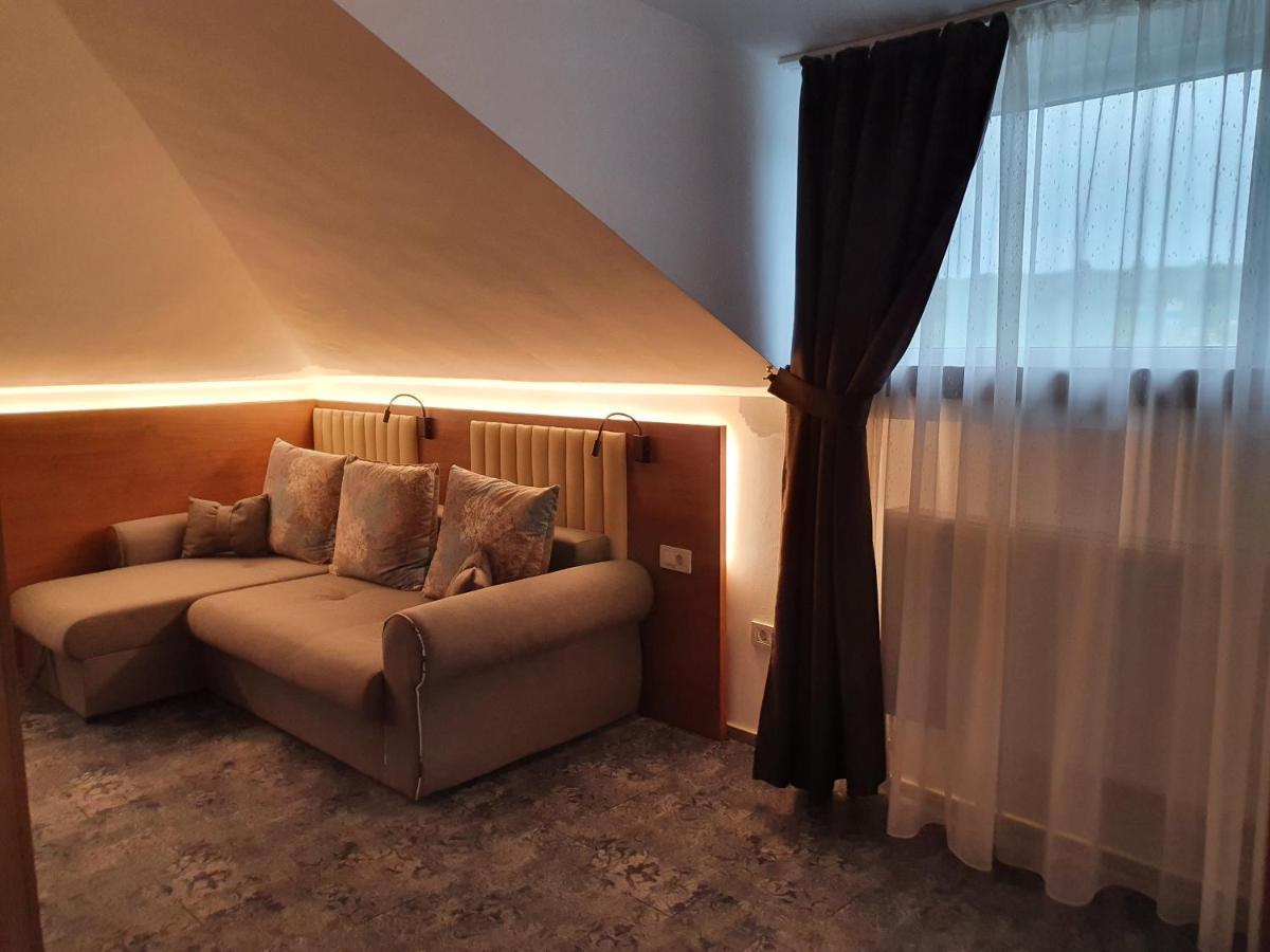 Stay Inn Rediu Valea Lupului  Buitenkant foto