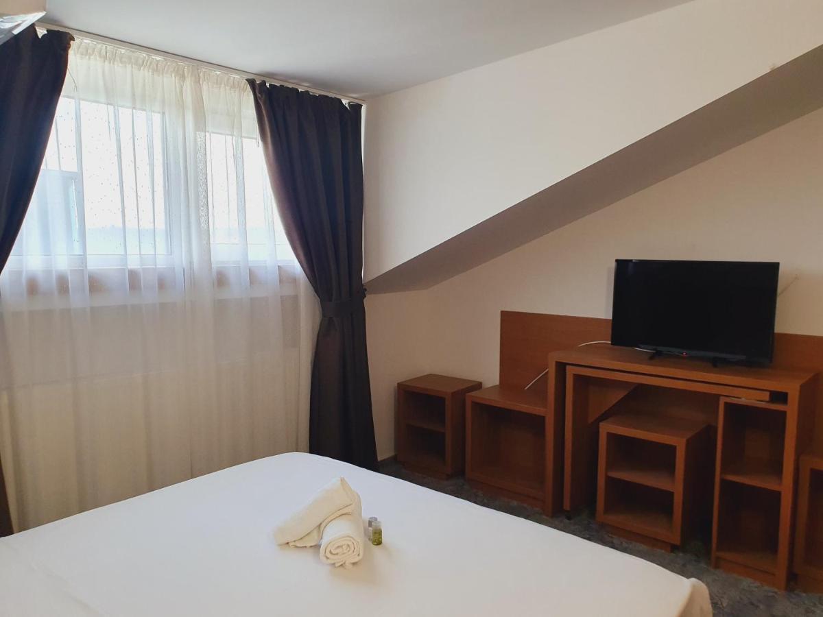 Stay Inn Rediu Valea Lupului  Buitenkant foto
