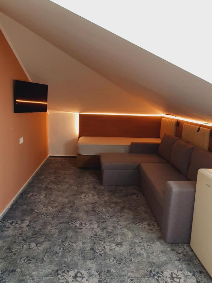 Stay Inn Rediu Valea Lupului  Buitenkant foto