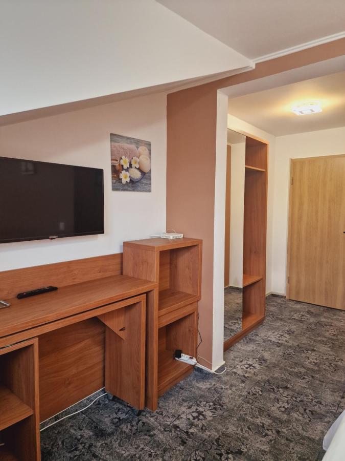 Stay Inn Rediu Valea Lupului  Buitenkant foto