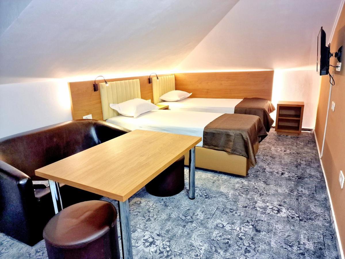 Stay Inn Rediu Valea Lupului  Buitenkant foto