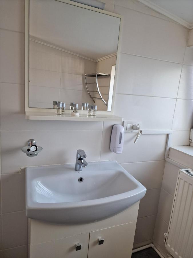 Stay Inn Rediu Valea Lupului  Buitenkant foto